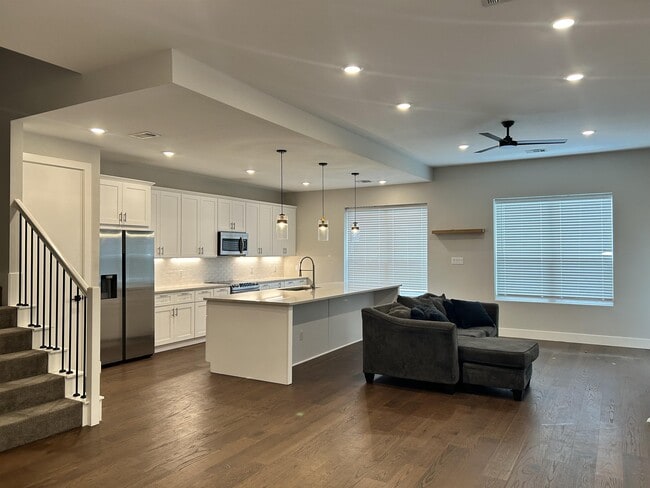 Building Photo - 204 Estates Cir