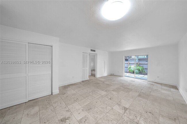 Foto del edificio - 8650 SW 67th Ave