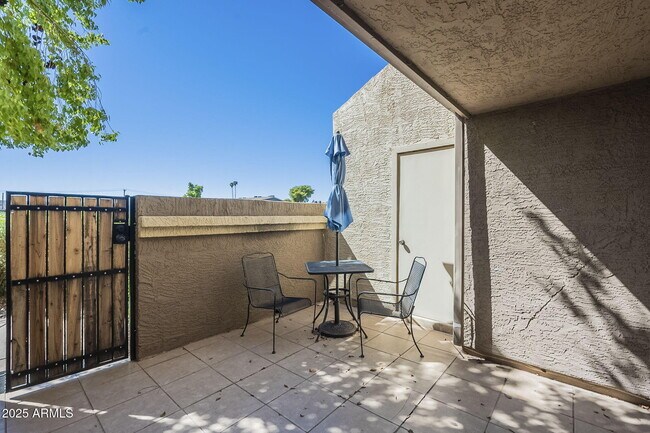 Foto del edificio - 1905 E University Dr