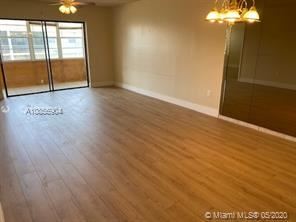 Building Photo - 2 br, 2 bath  - Southgate Gardens