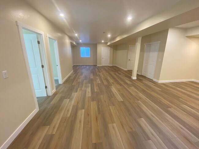 Foto del edificio - Incredible Basement level of Home for Rent