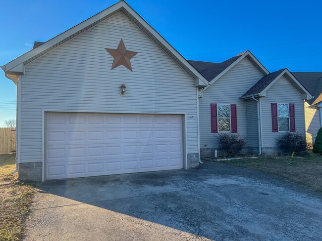 Building Photo - Single Family with a Massive Fenced-In Bac...