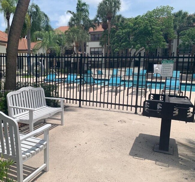Foto del edificio - 620 S Park Rd