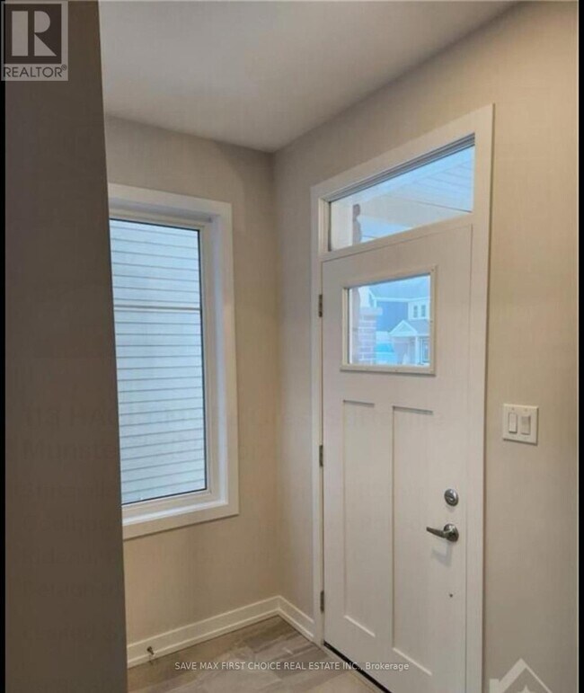 Building Photo - 113 Hackamore Cres