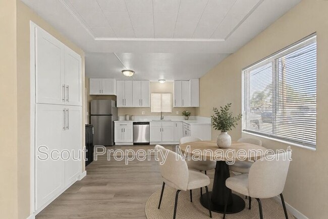 Foto del edificio - 230 W Whittier Ave