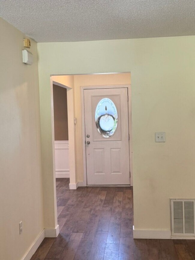 Foto del edificio - Spacious 4 Bedroom in South Crestview!