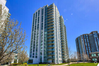 Building Photo - 4900-4900 Glen Erin Dr