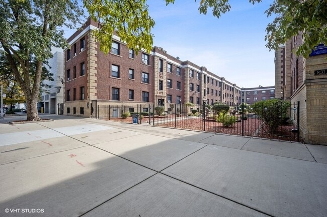 Foto del edificio - 815 W Waveland Ave