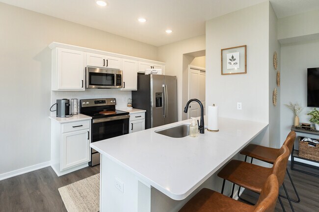 Foto del edificio - 7000 Lake Ridge Ave