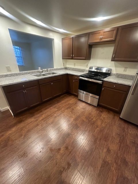 townhouse kitchen 3 - 201 Whitestown Vlg
