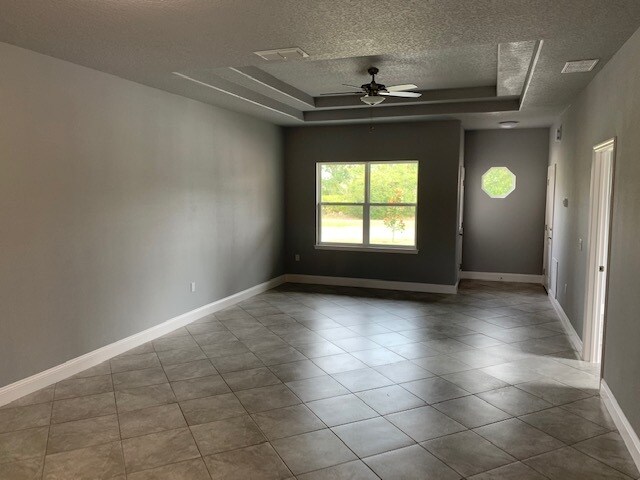 Foto del edificio - 34 Louisburg Ln