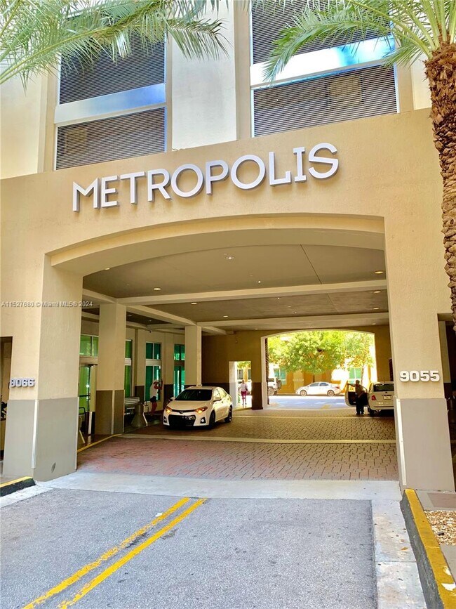 Foto del edificio - 9066 SW 73rd Ct