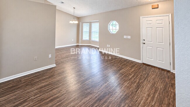 Foto del edificio - 16030 Lanesboro Ct
