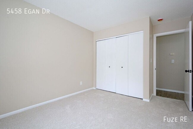 Foto del edificio - 5458 Egan Dr