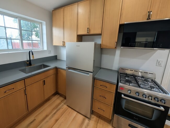 Foto del edificio - 2125 Carmona Ave