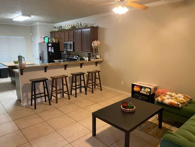 Building Photo - College Station 3 Bedroom / 3.5 Bath Gatew...