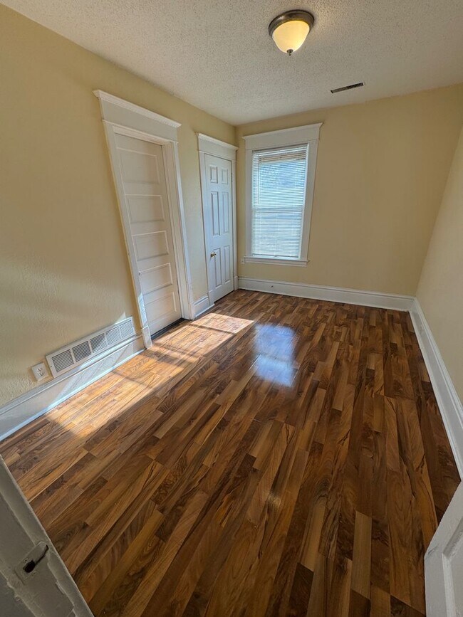 Foto del edificio - 1704 S 4th St