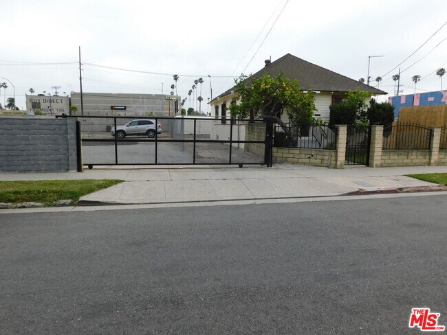 Foto del edificio - 616 W 58th St