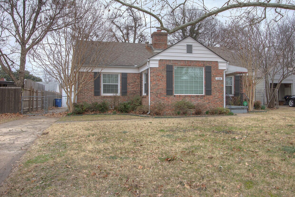 Primary Photo - 1133 S Oswego Ave