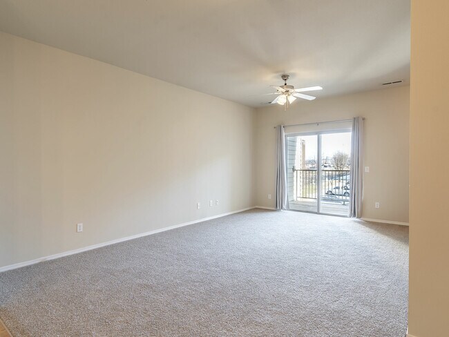 Foto del edificio - Coryell Courts Apartments