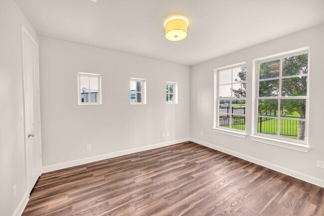 Building Photo - Stunning Patio Home for Lease | 4 Bed, 3.5 Bath | 2,922 Sq Ft | Fannin Station |