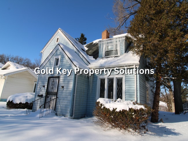 Building Photo - Spacious 3 BR 1 BA House with Dining Room and Basement (NO SECTION 8)