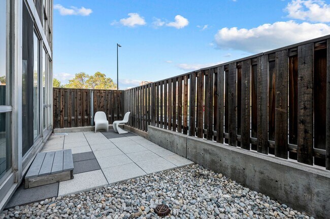 Foto del edificio - 3100 E Cherry Creek S Dr