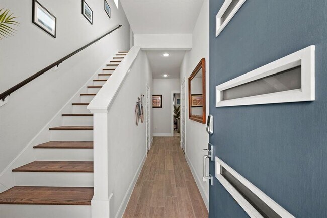 Building Photo - Stunning 3-Bedroom Modern Home with Elegan...