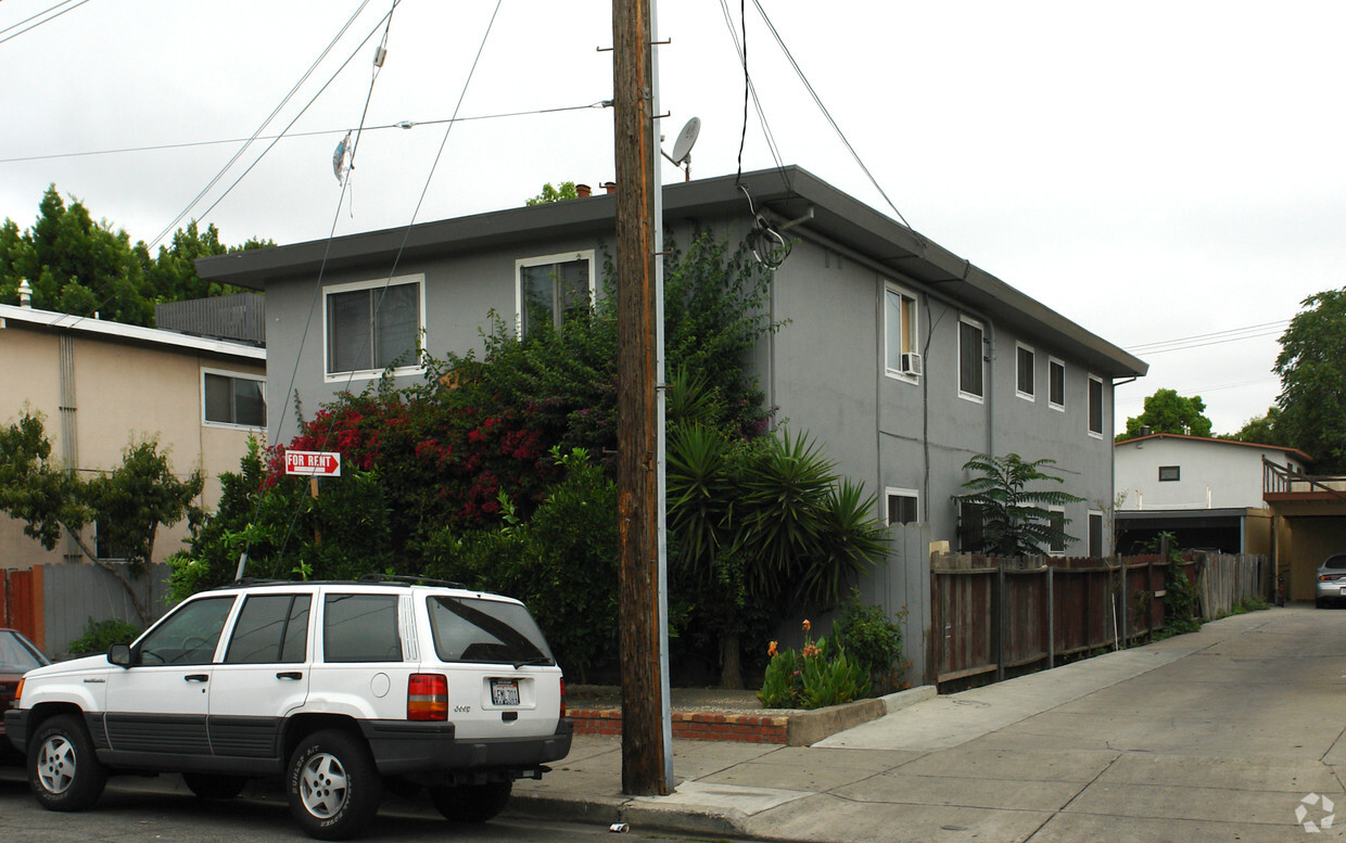 Building Photo - Marina Apartments