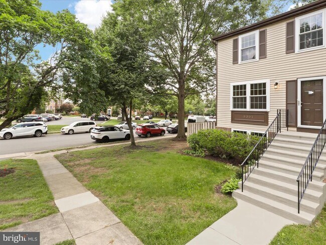 Building Photo - 5301 Avalon Pl