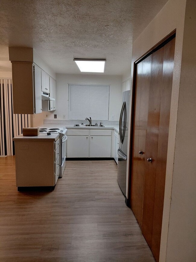 Building Photo - Charming & affordable Single-Family Home in Desirable West Salem Neighborhood!