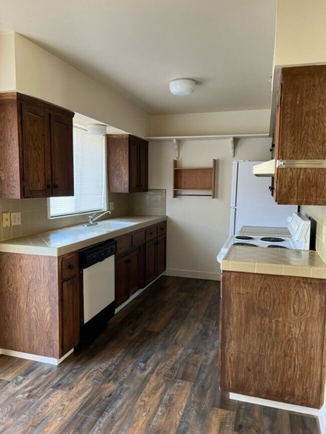 Building Photo - Lovely 2 Bedroom 2 Bath Condo near Fig Gar...
