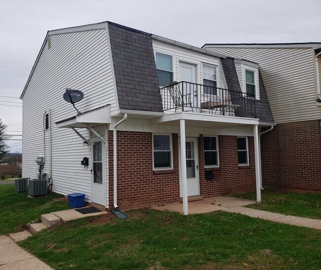 Parte frontal exterior - 13 Reliance Ct