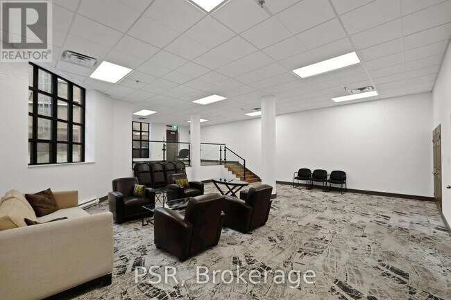 Photo du bâtiment - 185 Robinson St