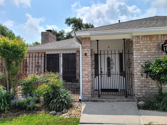 Building Photo - 6511 Pauma Dr