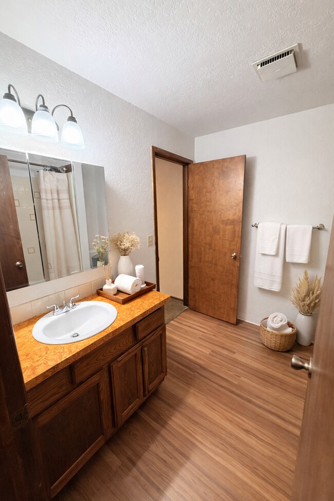 Foto del edificio - 9911 N Indian Trail Rd