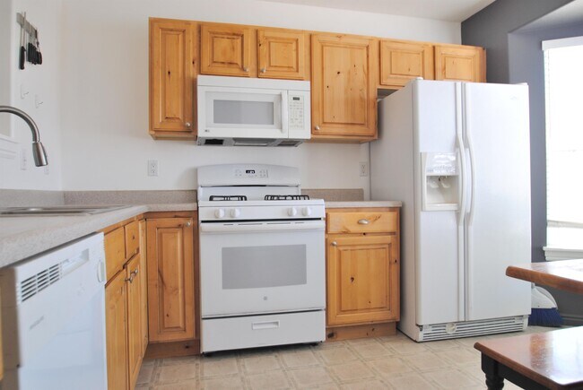 Building Photo - 320 280 N
