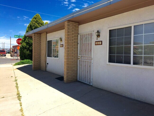 Building Photo - 304 Graceland Dr SE