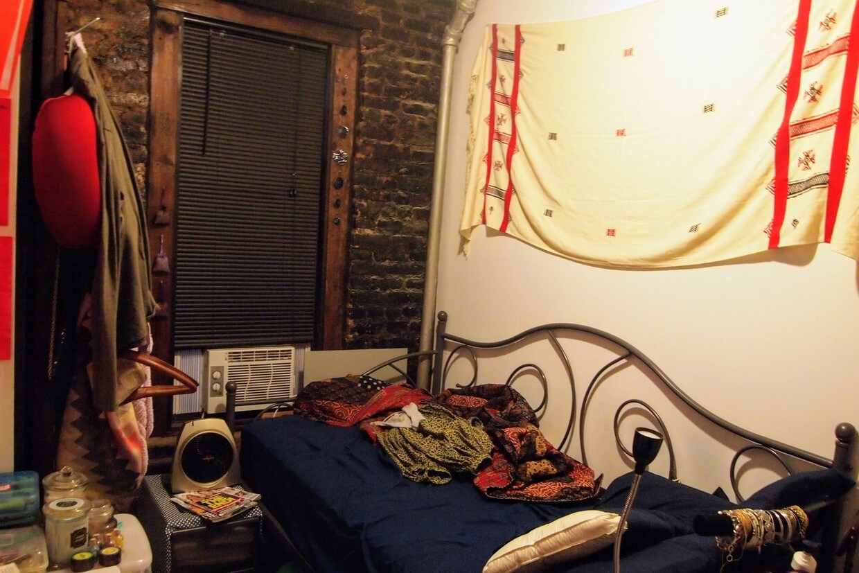 Foto principal - 643 E 11th St