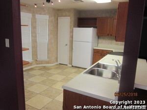 Foto del edificio - 2801 Hillview Ln