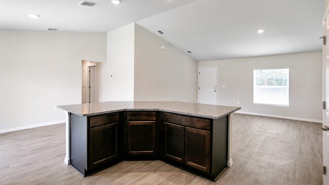 Foto del edificio - 432 NE Juanita Ct