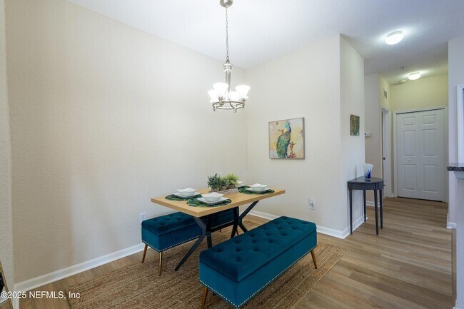 Building Photo - 135 Calle el Jardin