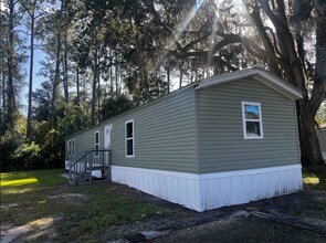 Building Photo - 7017 Silver Lake Dr