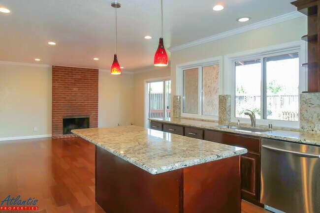 Building Photo - Beautiful Home | Brazilian Hwd Floors | Remodeled Kitchen | A/C