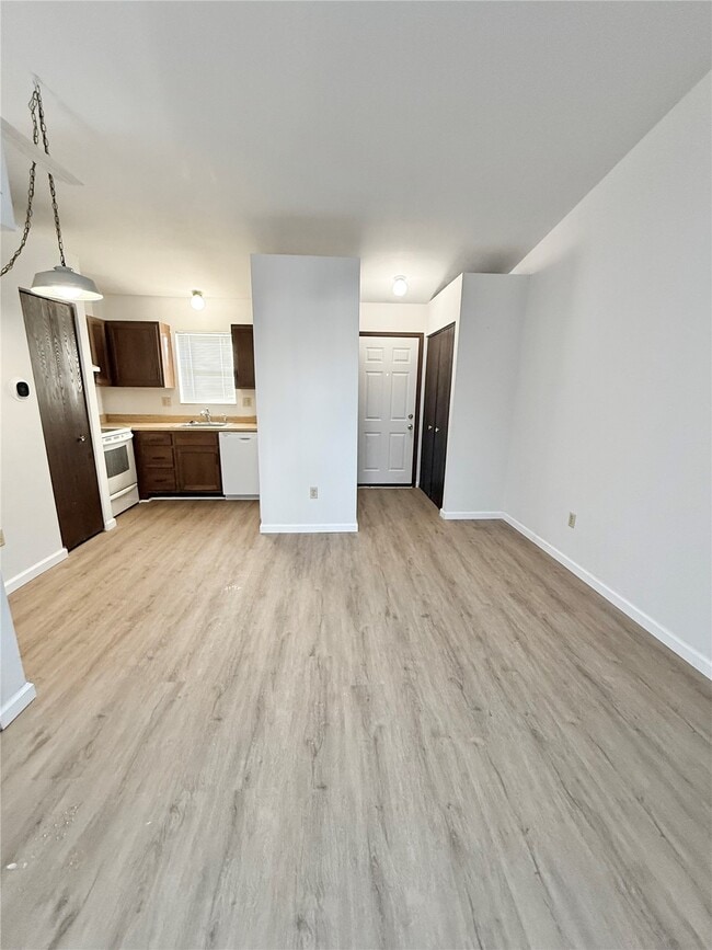 Building Photo - 76 Peachtree Ln