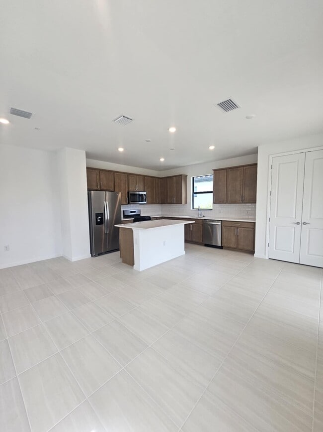 Building Photo - 24923 Surf Hvn Ln