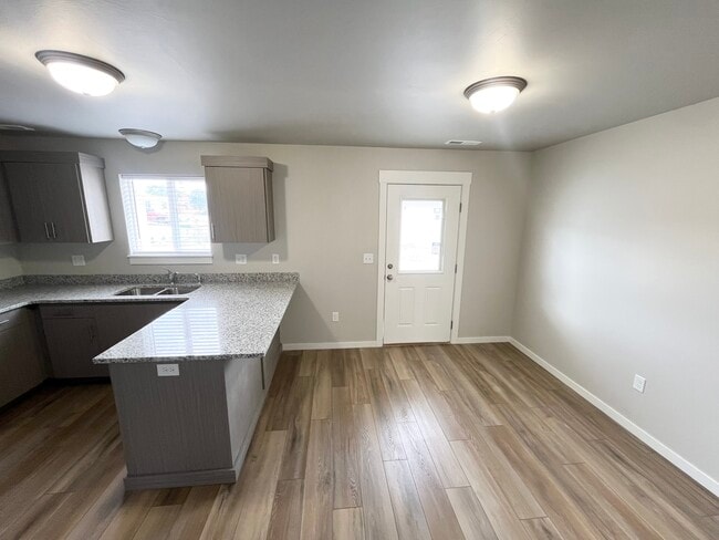 Building Photo - 2015 Lawrence Ln