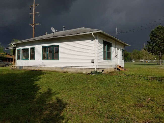 Building Photo - 105 E Grandview Dr