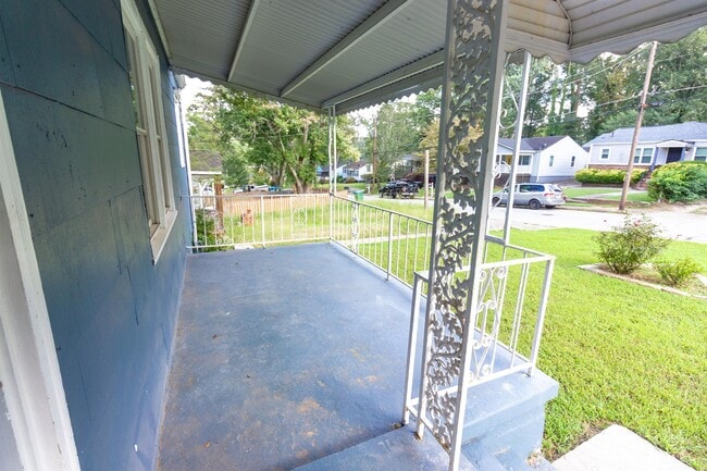 Photo - 231 Maple St House