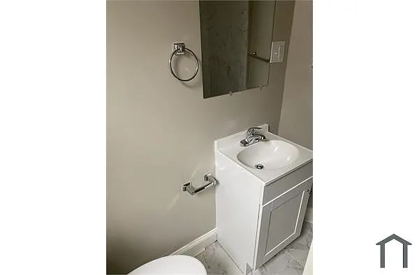 Building Photo - 2144 Bridge St